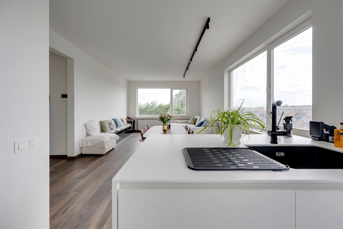 Lichtovergoten hoekappartement inclusief garagebox