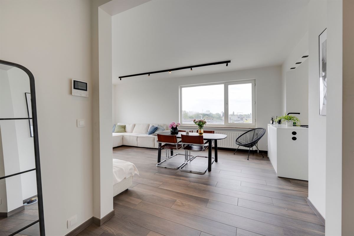 Lichtovergoten hoekappartement inclusief garagebox