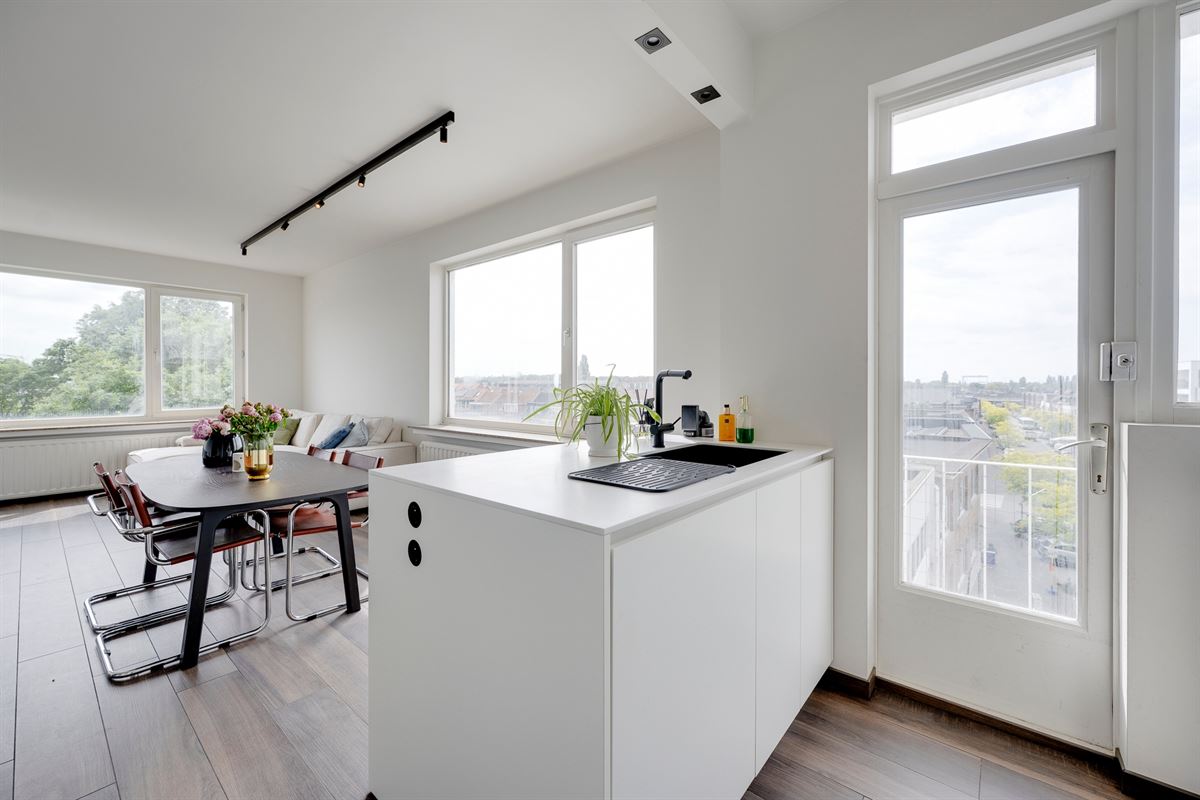 Lichtovergoten hoekappartement inclusief garagebox