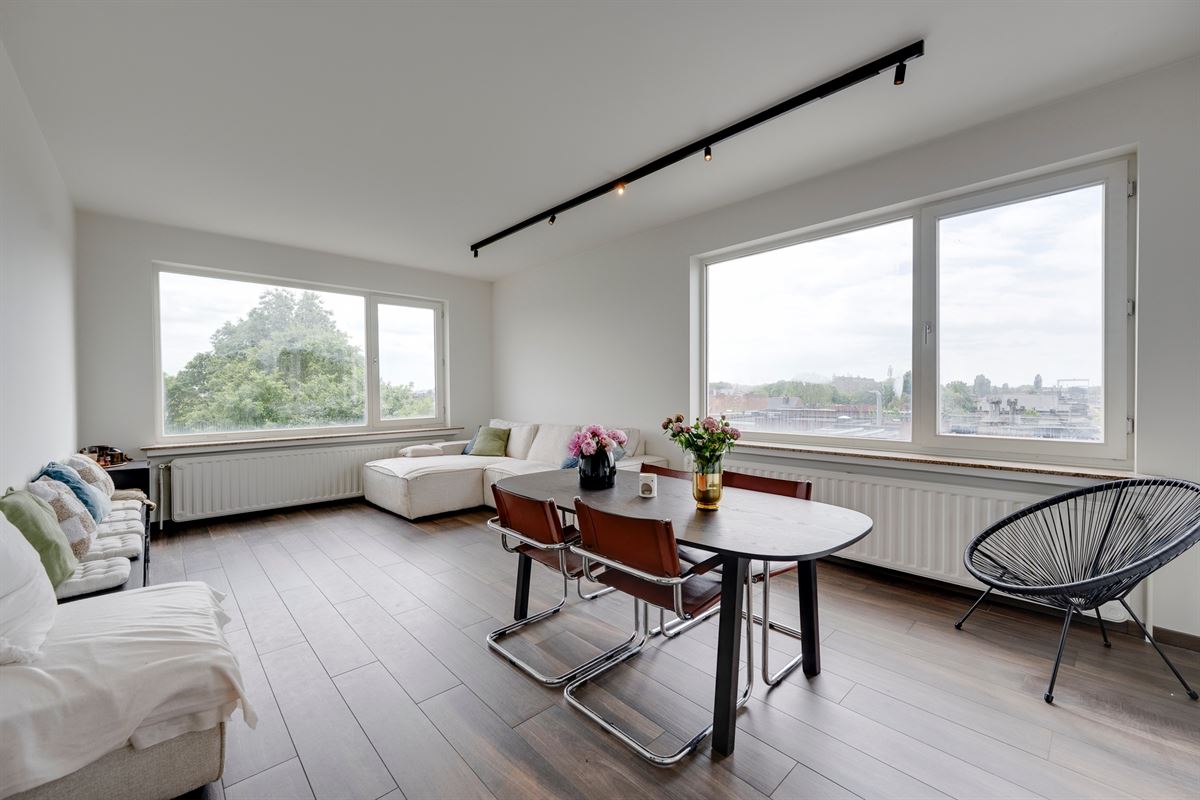Lichtovergoten hoekappartement inclusief garagebox