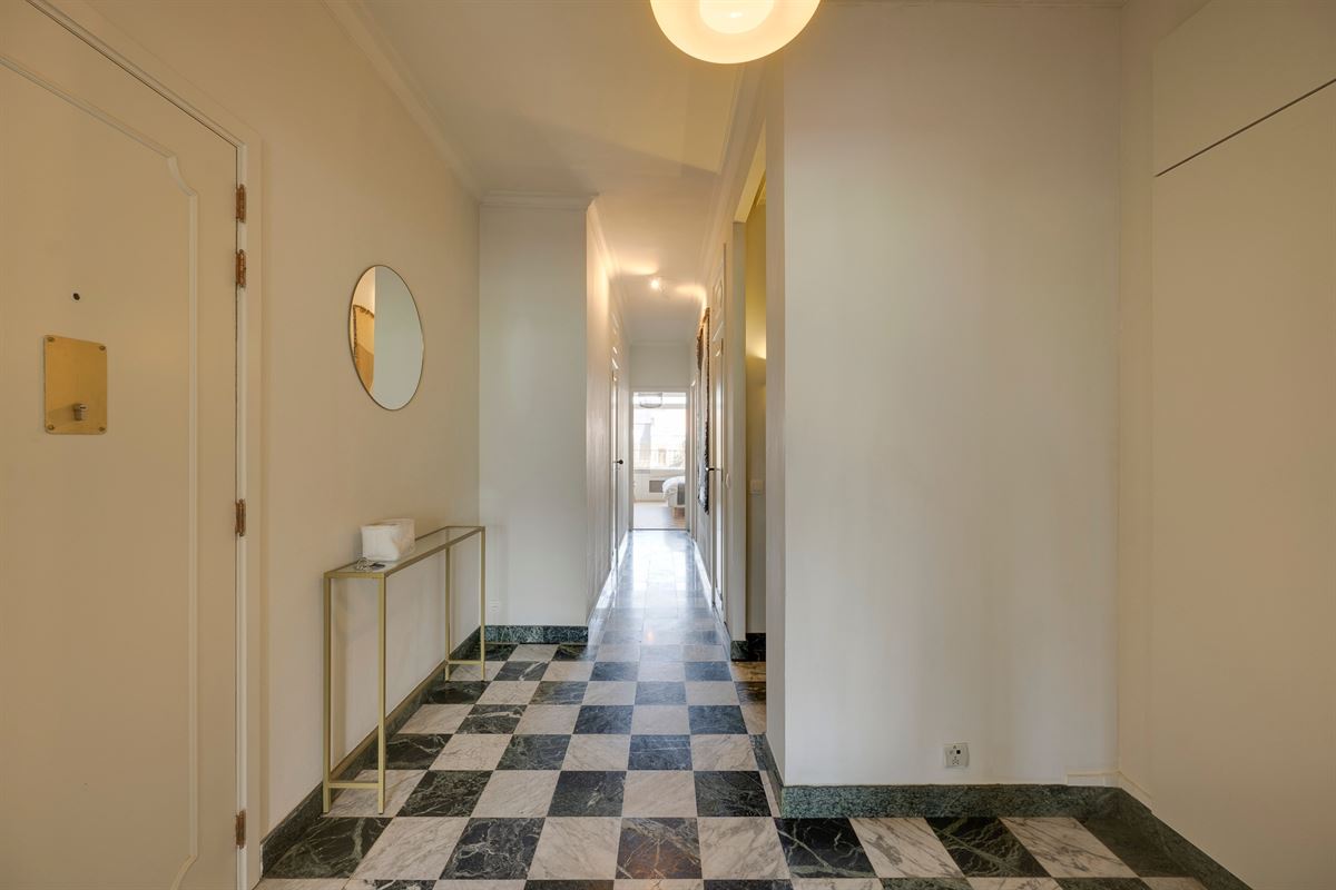 Stijlvol gerenoveerd stadsappartement met terras