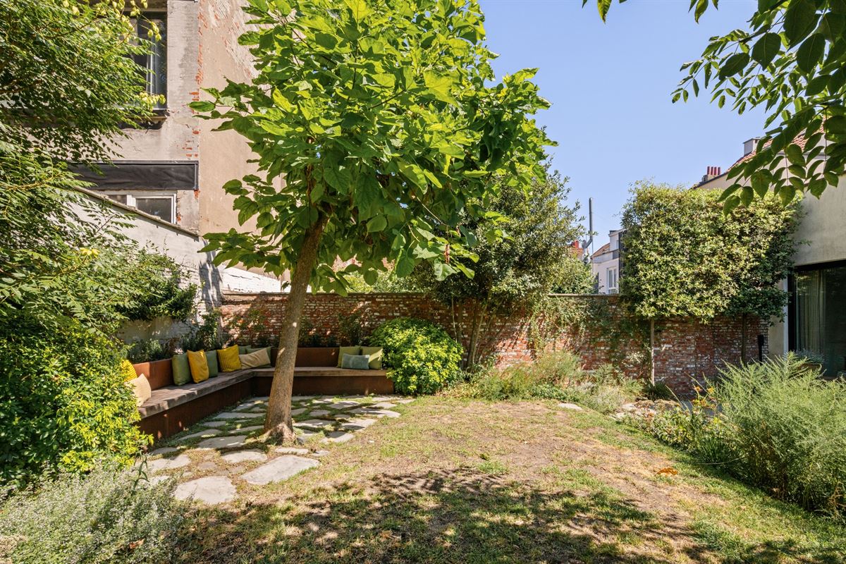 Statige neo-classicistische herenwoning met idyllische tuin