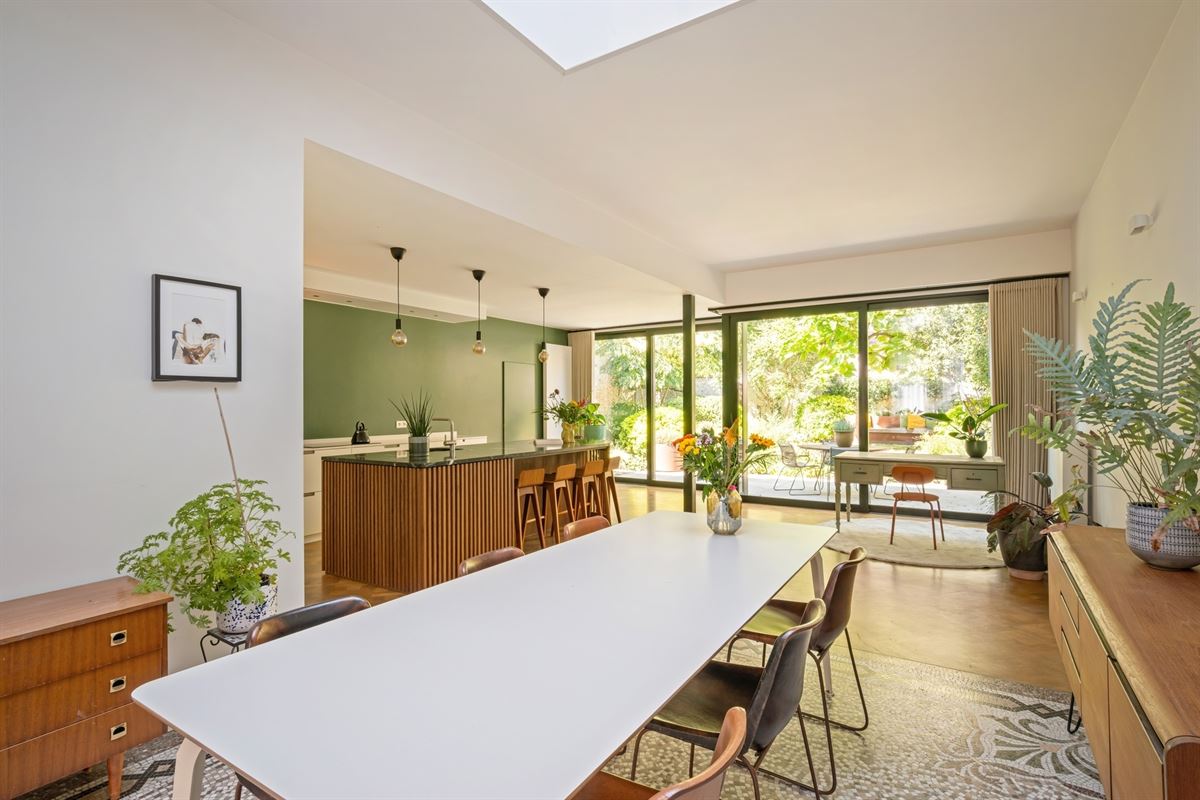 Statige neo-classicistische herenwoning met idyllische tuin