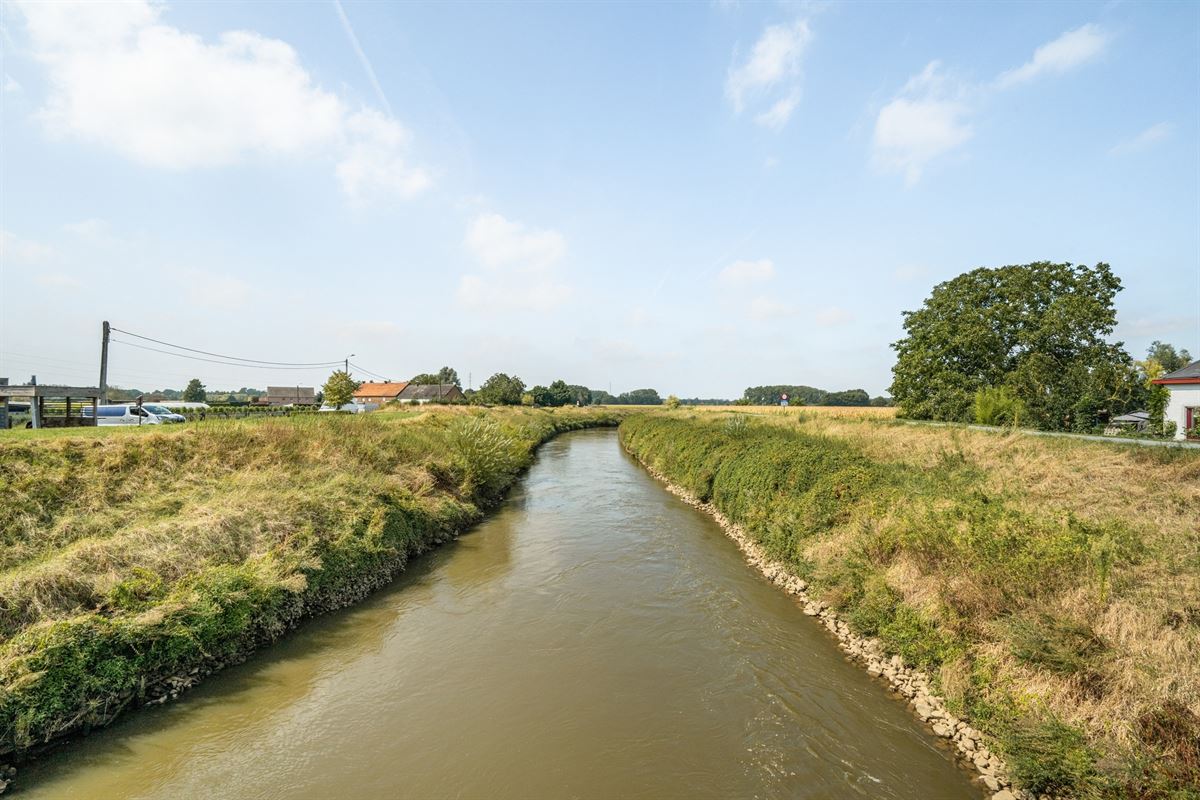 Bouwgrond van 1.555 m² in groene omgeving nabij het dorpshart