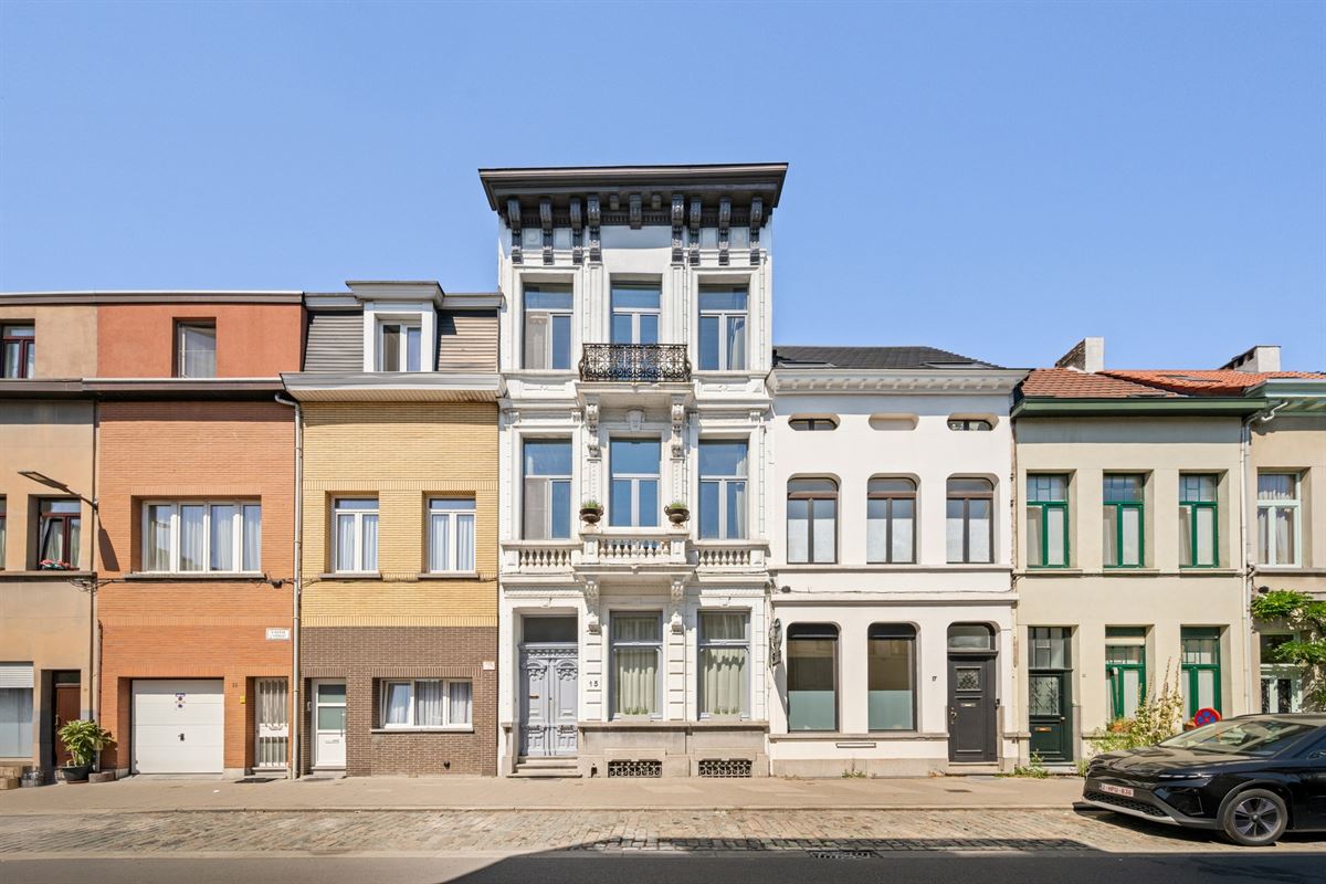 Statige neo-classicistische herenwoning met idyllische tuin