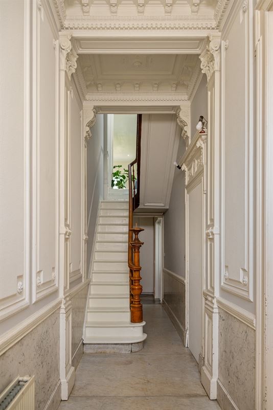 Statige neo-classicistische herenwoning met idyllische tuin