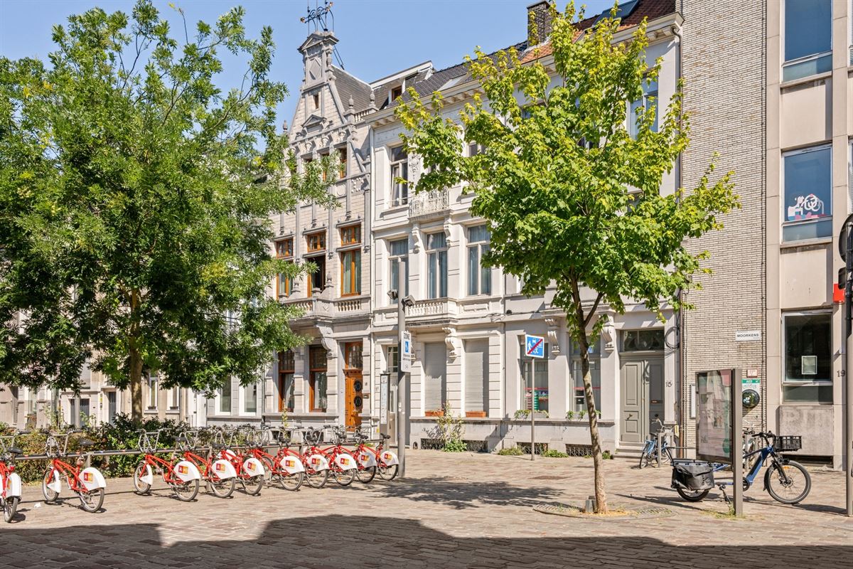 Statige neo-classicistische herenwoning met idyllische tuin