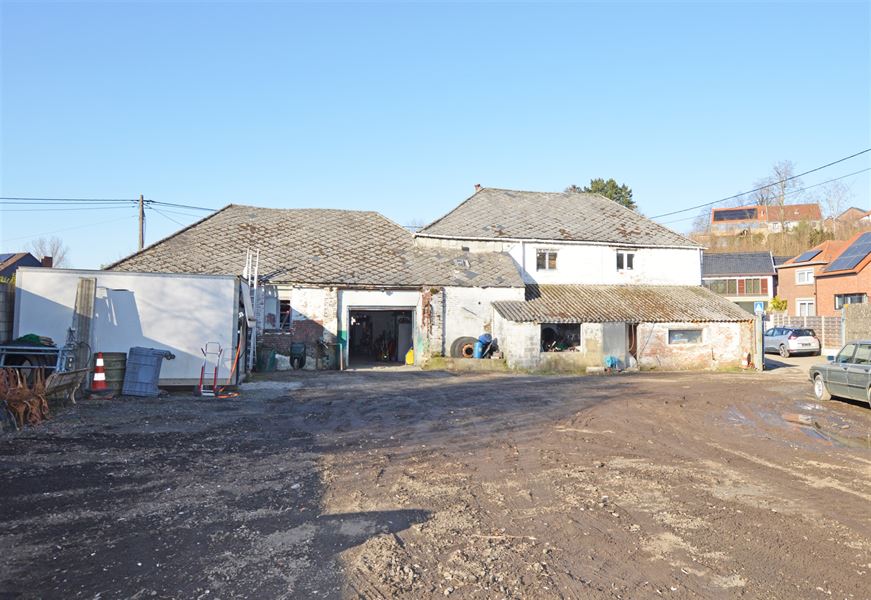 Maison avec grand garage