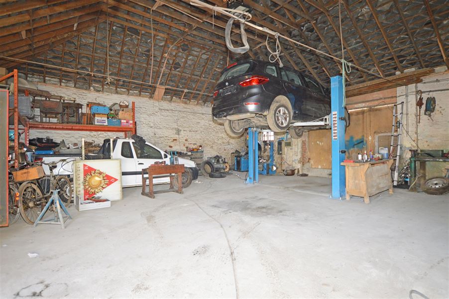 Maison avec grand garage