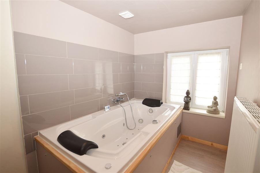 Maison villageoise avec piscine