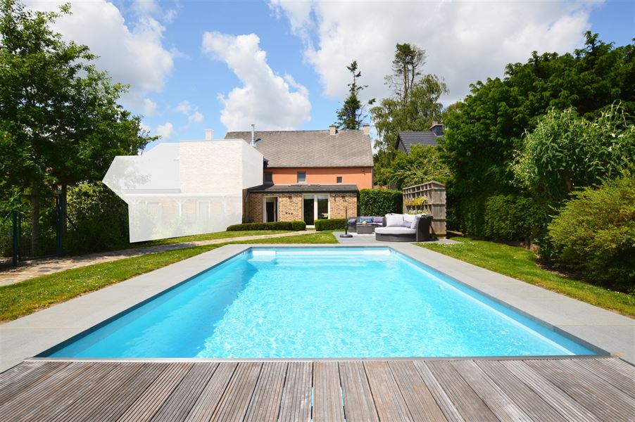 Maison villageoise avec piscine