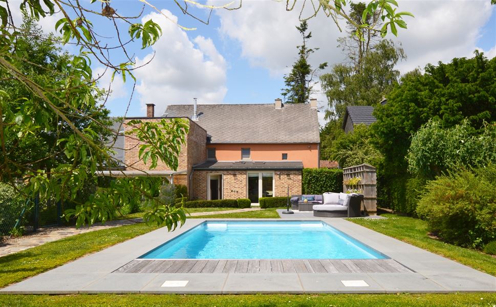 Maison villageoise avec piscine