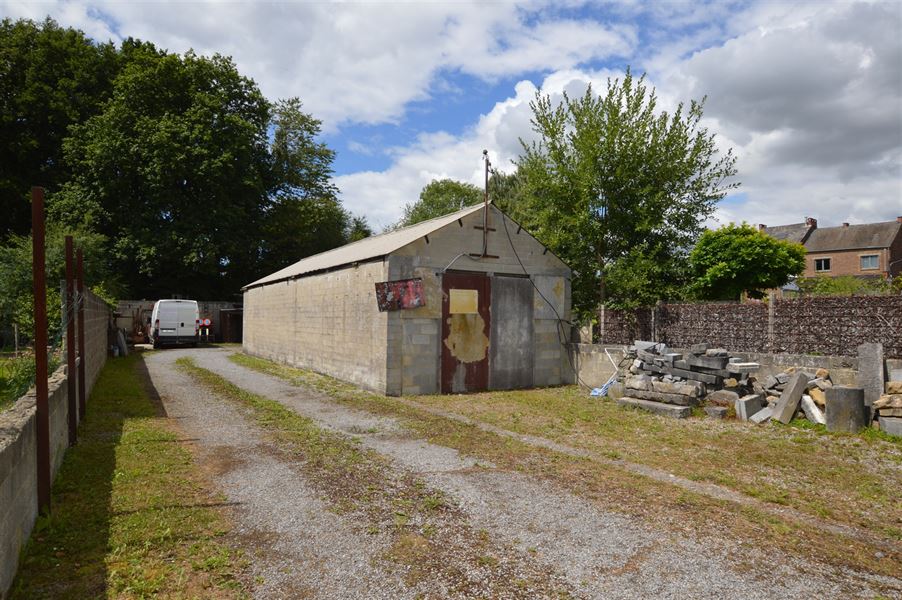 Propriété avec hangar