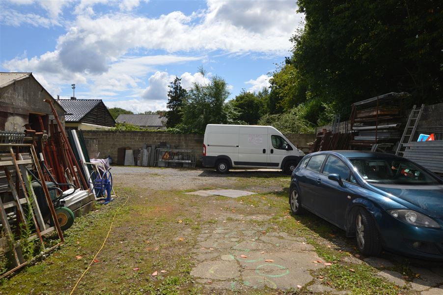 Propriété avec hangar