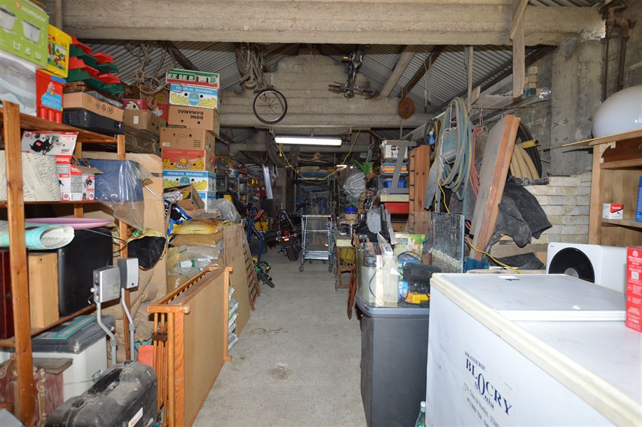 Propriété avec hangar