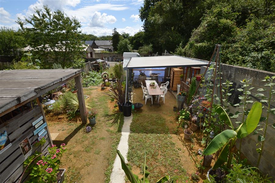 Propriété avec hangar