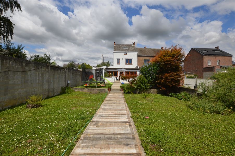 Propriété avec hangar