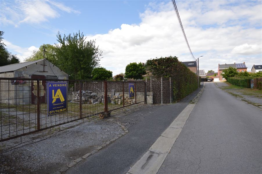 Propriété avec hangar