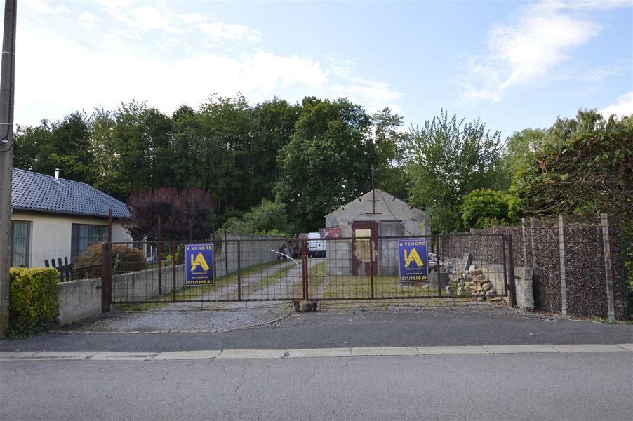 Propriété avec hangar