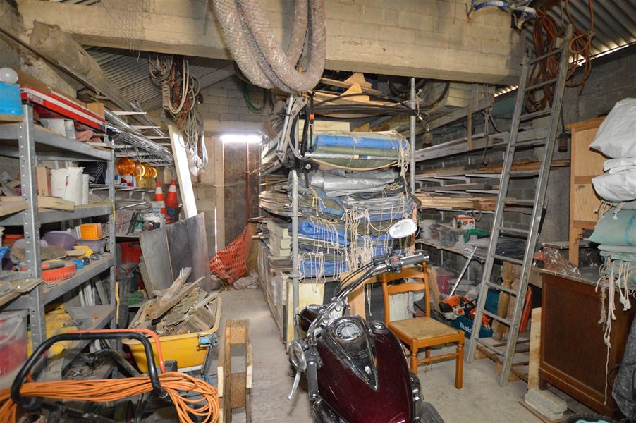 Propriété avec hangar