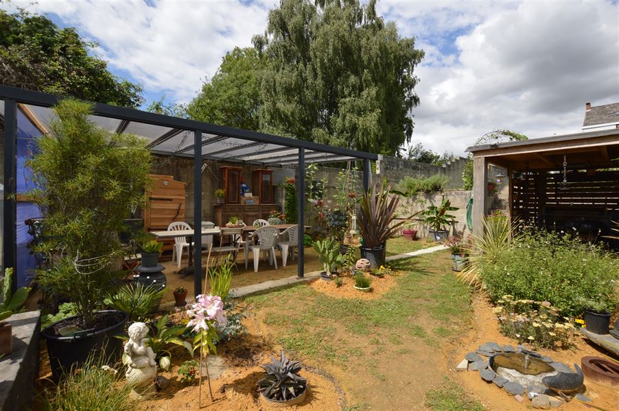 Propriété avec hangar