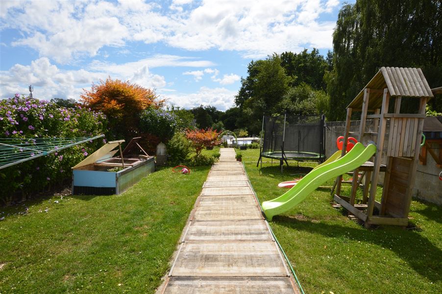 Propriété avec hangar