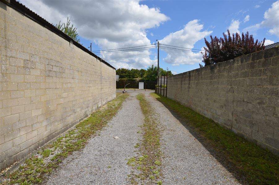 Propriété avec hangar