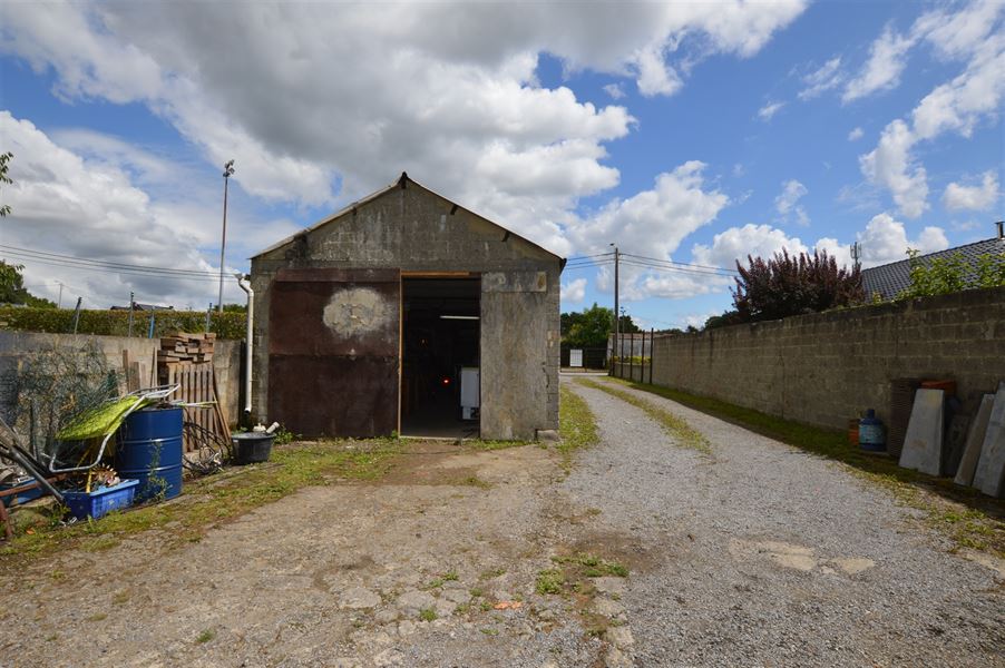 Propriété avec hangar