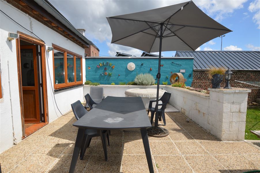 Propriété avec hangar