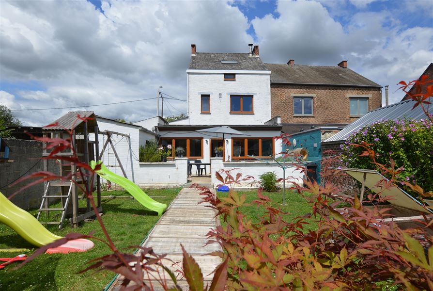 Propriété avec hangar