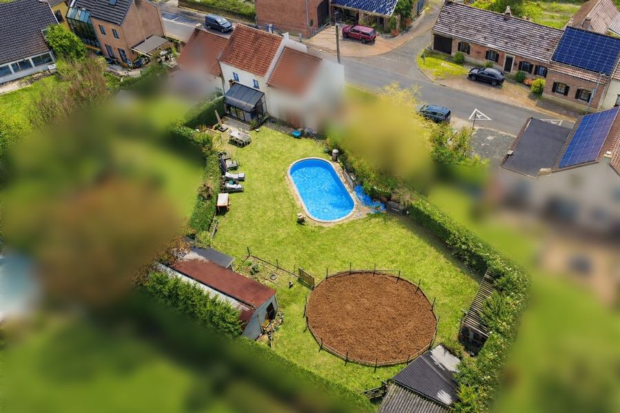 Maison avec jardin et piscine