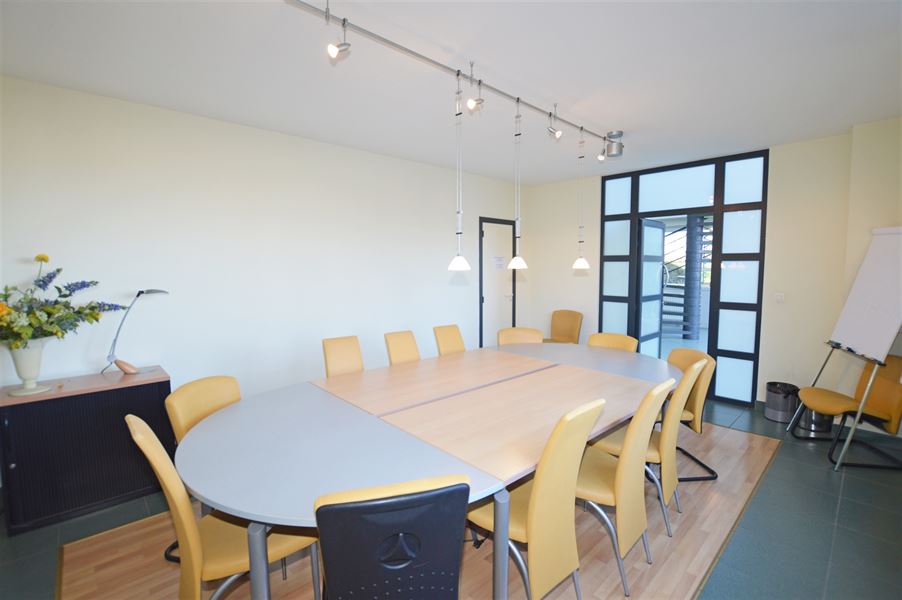 Bureaux avec espaces partagés