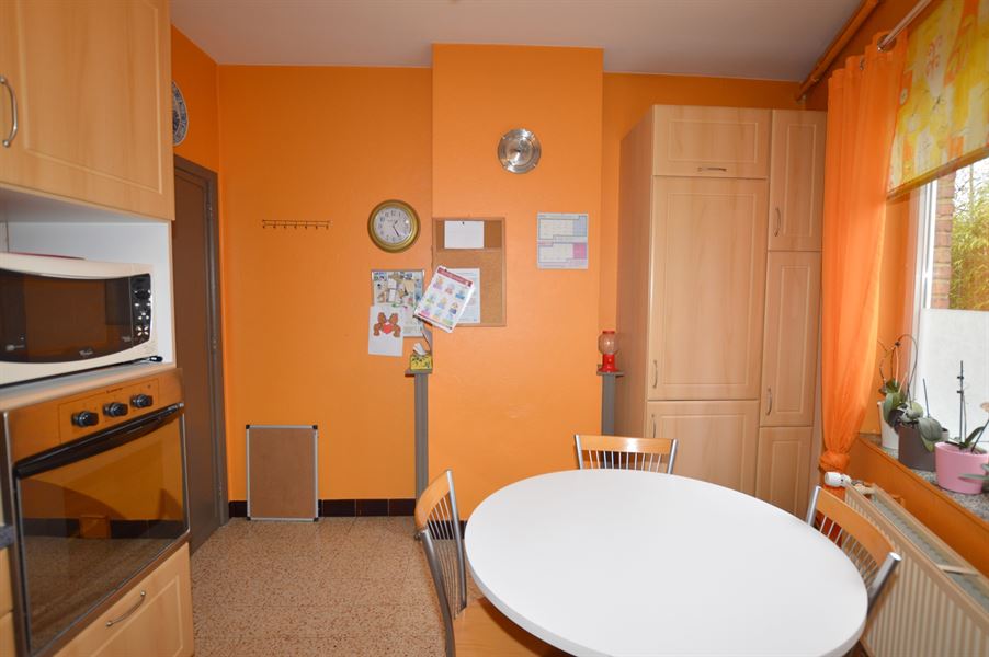 Maison avec salon de coiffure