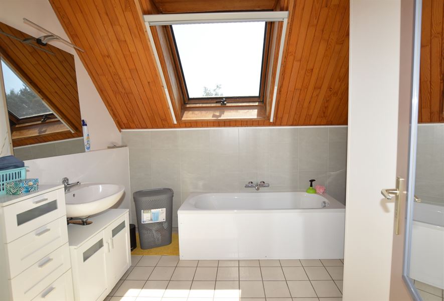 Villa lumineuse avec 3 chambres et un garage 2 voitures