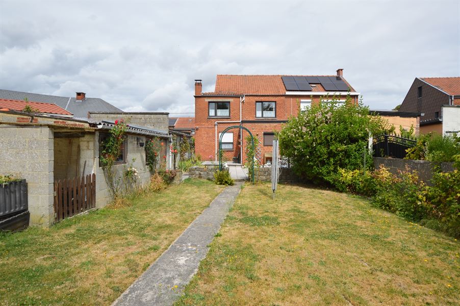 Charmante maison 3 façades avec garage