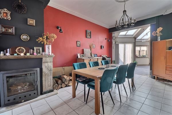 Vaste maison semi-bourgeoise