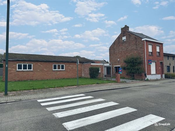 Maison à rénover avec hangar
