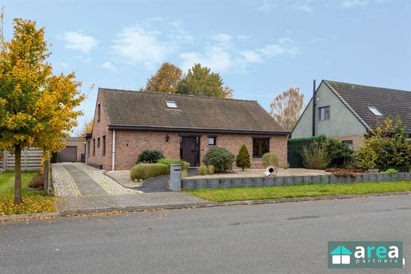 Instapklare villa met 4 slpk + grote tuin!