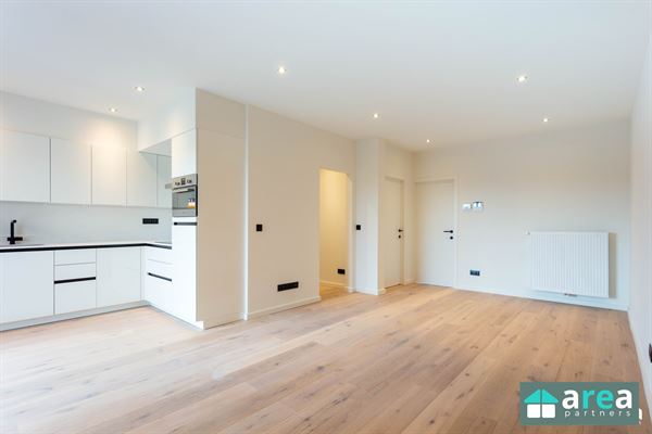 VERKOCHT! - TOTAAL GERENOVEERD APPARTEMENT MET 2 SLPKS EN EEN TERRAS!