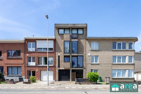Goed gelegen opbrengsteigendom met 3 appartementen, garage en tuin!