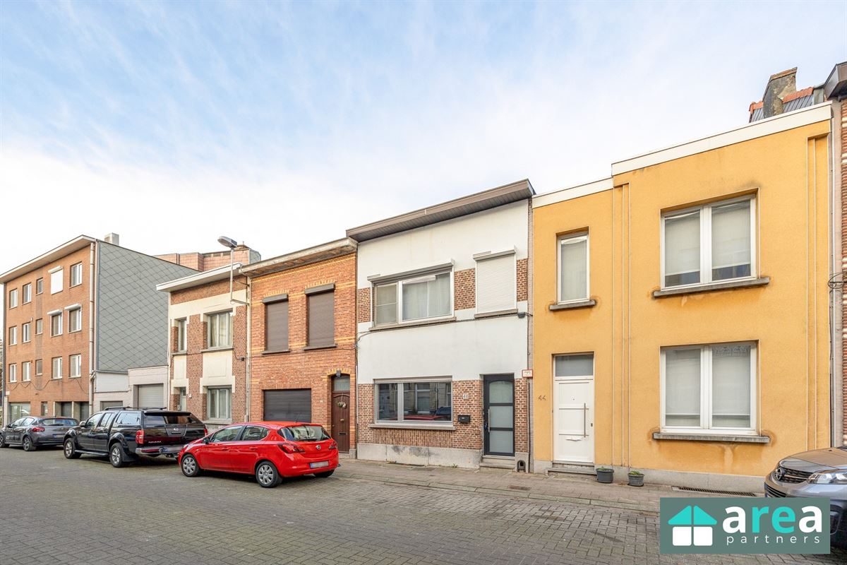 Gerenoveerde woning met 2slpk en stadskoer!