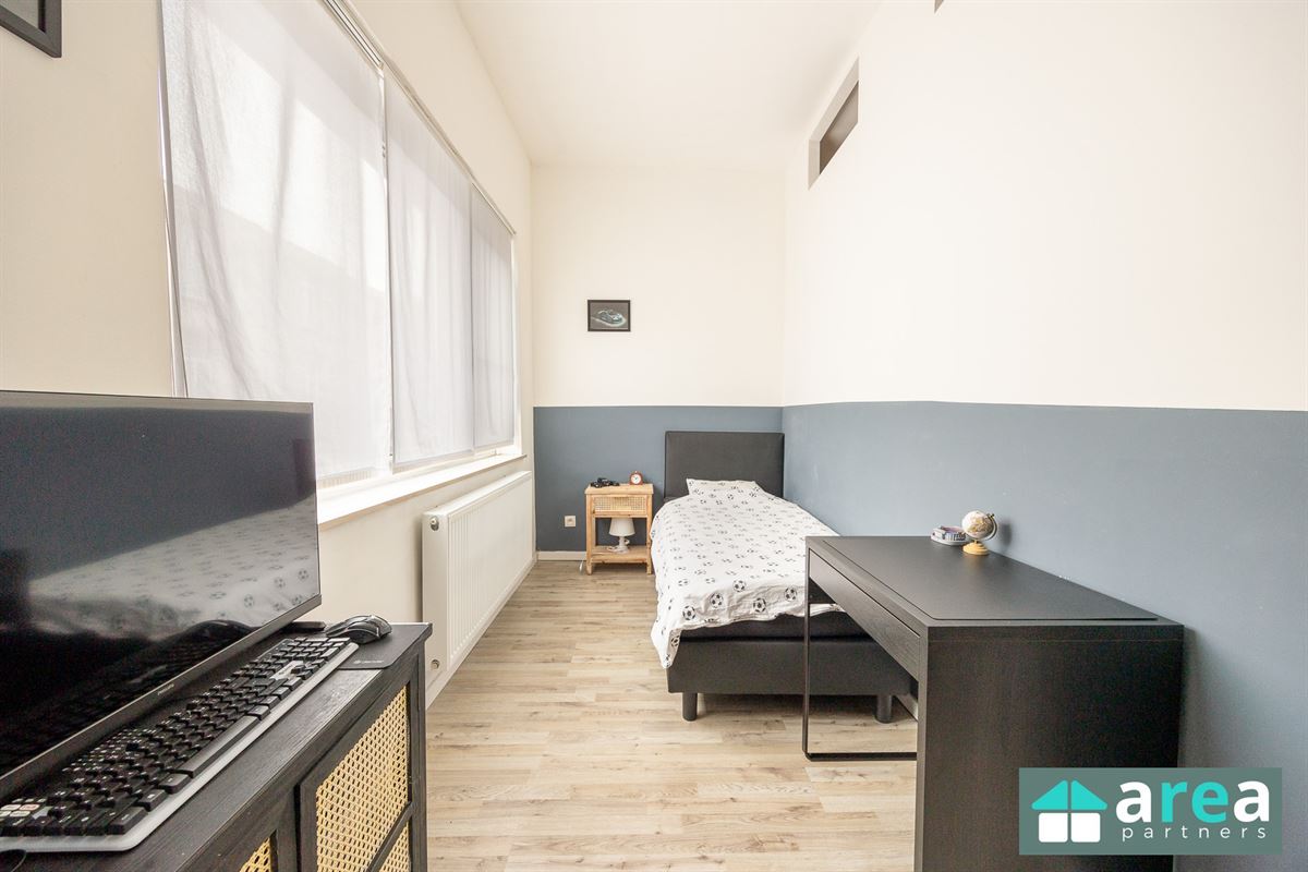 IN OPTIE! - Gerenoveerde woning met 2slpk en stadskoer!