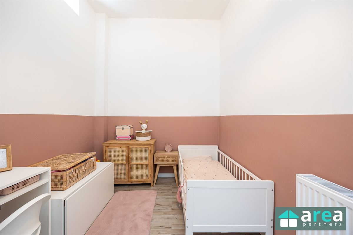 IN OPTIE! - Gerenoveerde woning met 2slpk en stadskoer!