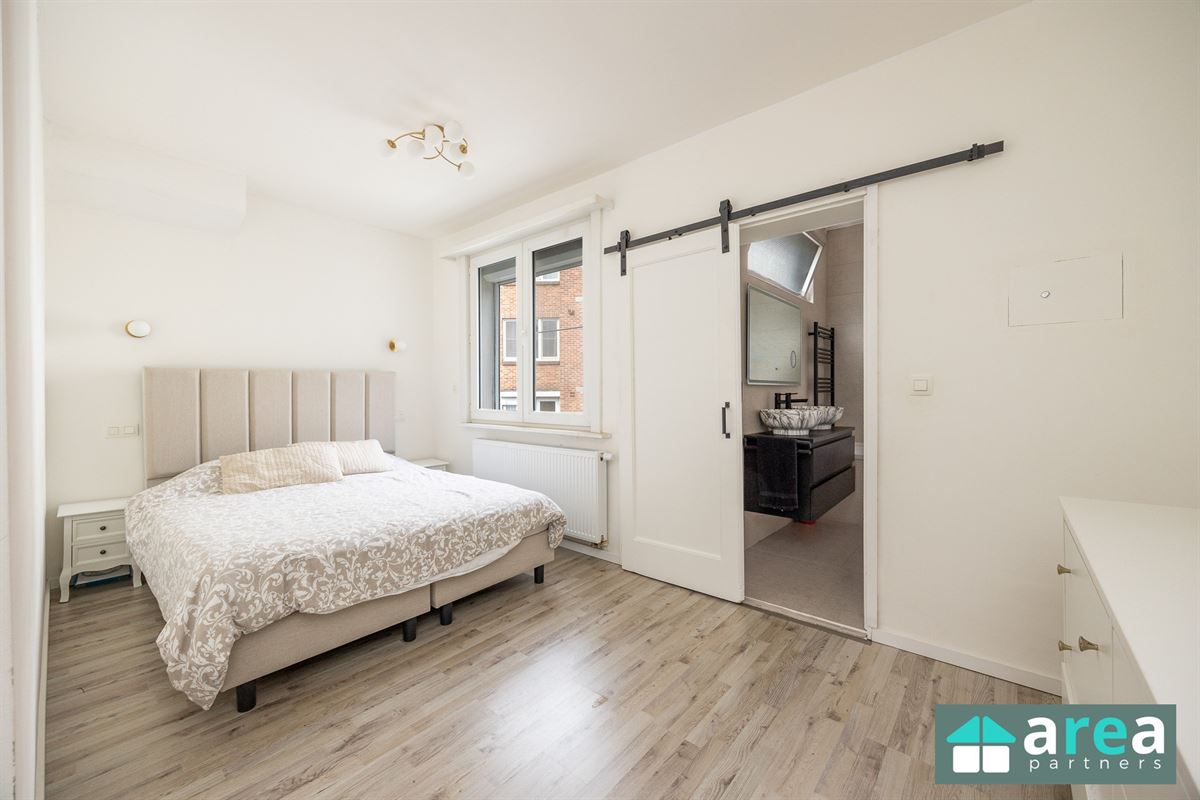 IN OPTIE! - Gerenoveerde woning met 2slpk en stadskoer!