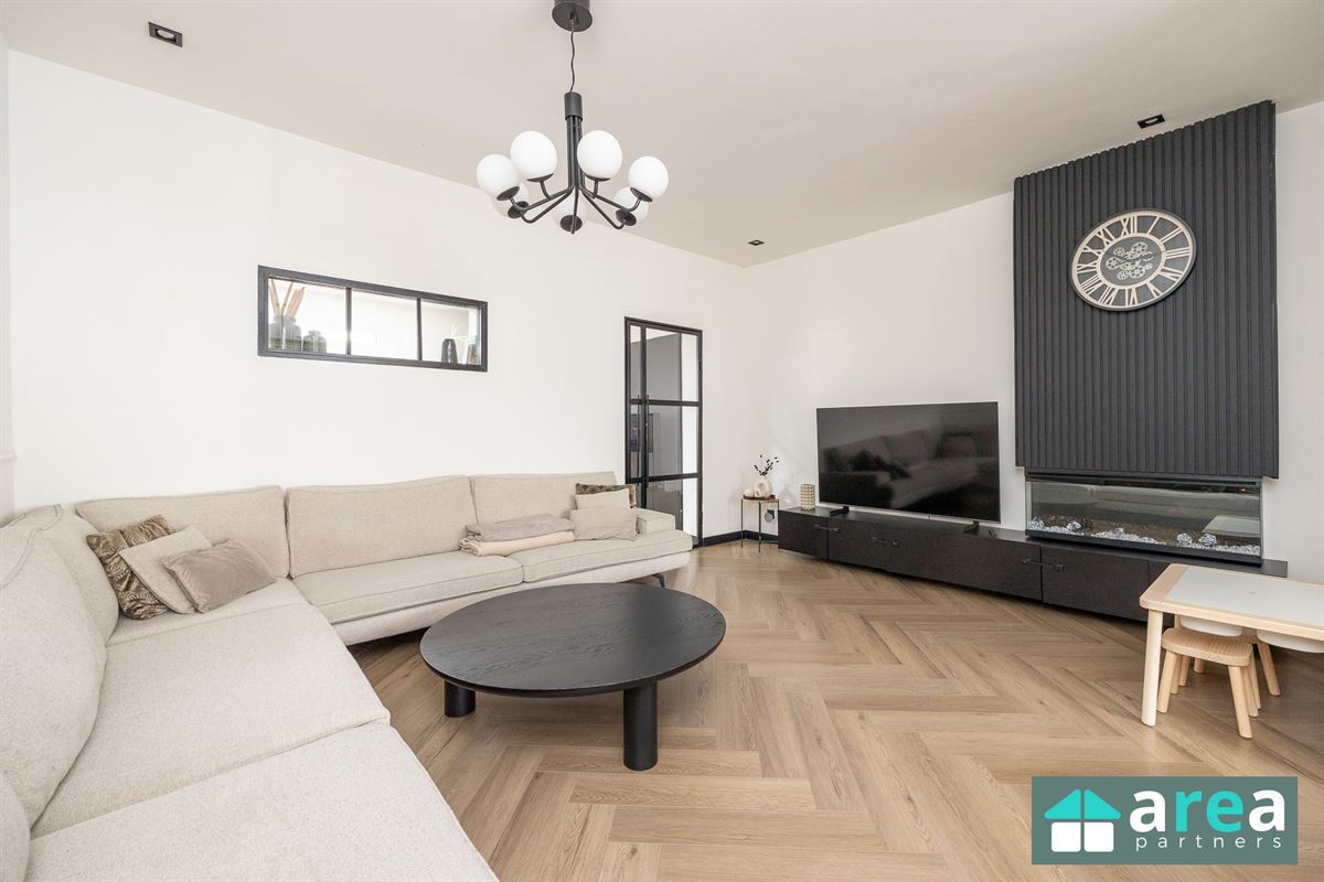 IN OPTIE! - Gerenoveerde woning met 2slpk en stadskoer!