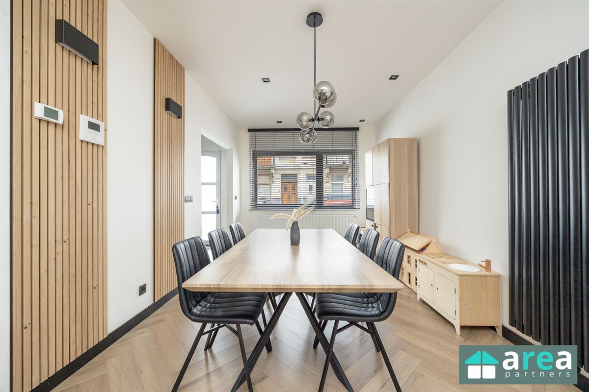 IN OPTIE! - Gerenoveerde woning met 2slpk en stadskoer!