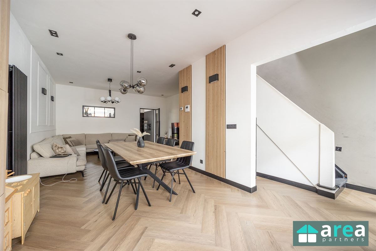 Gerenoveerde woning met 2slpk en stadskoer!