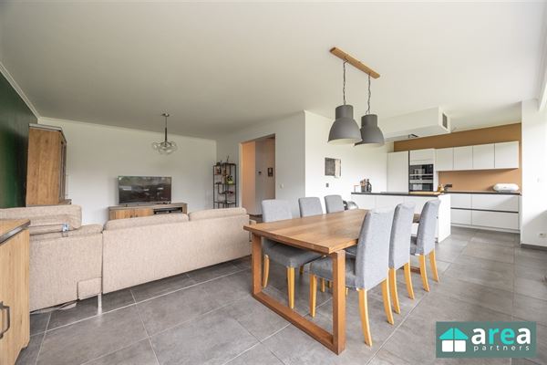 VERKOCHT! - Ruim en instapklaar 3 slaapkamer appartement met grote tuin!