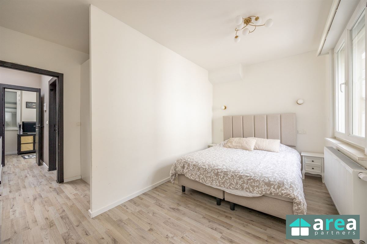 IN OPTIE! - Gerenoveerde woning met 2slpk en stadskoer!