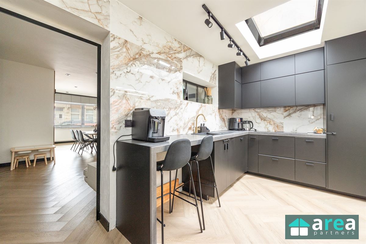IN OPTIE! - Gerenoveerde woning met 2slpk en stadskoer!